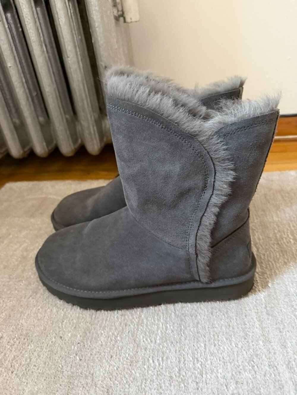 UGG | Classic High-Low Short Boot | Grey